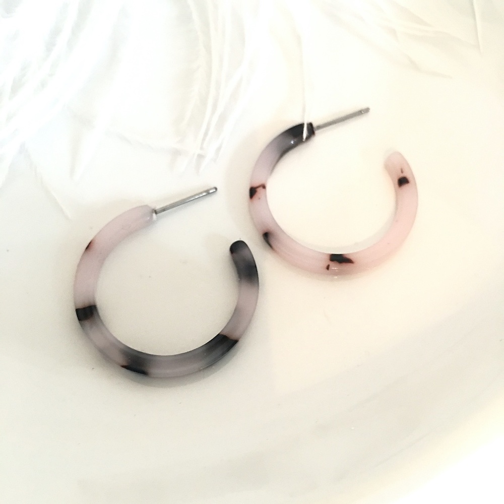Mini Resin Hoop Earrings (Light Leopard) - Picture 5 of 5